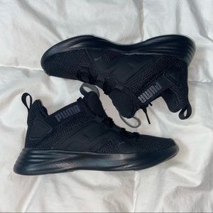*SOLD* NWT Boys Puma sneakers tennis shoes black